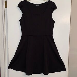 Black short sleeved stretchy dress by *deb